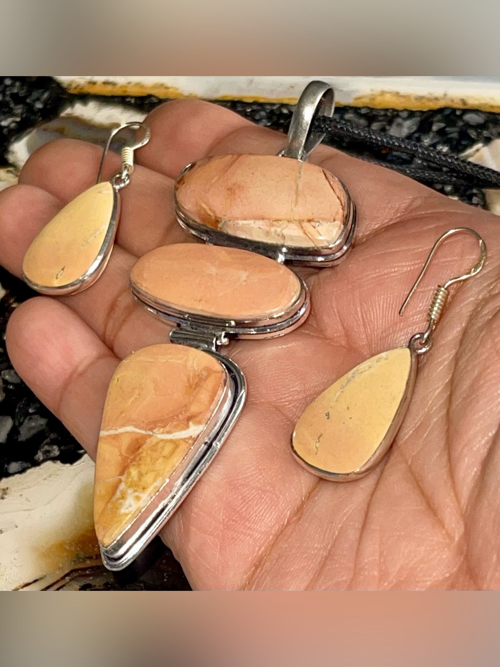 Maligano Jasper Pendant & Earrings